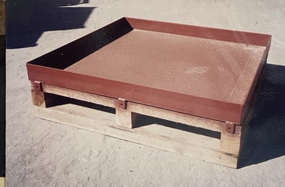 Pallet base with steel tray